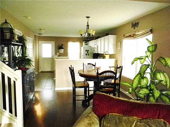 5th image of 17004 Fulton Pl