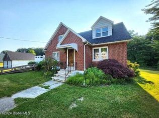 15 Midland Rd, Troy, NY 12180