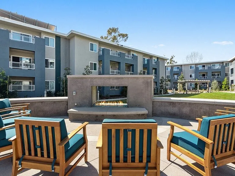 Pointe Luxe Apartment Homes — Photo 16