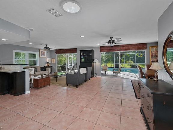 3rd image of 4589 Lakewood BLVD