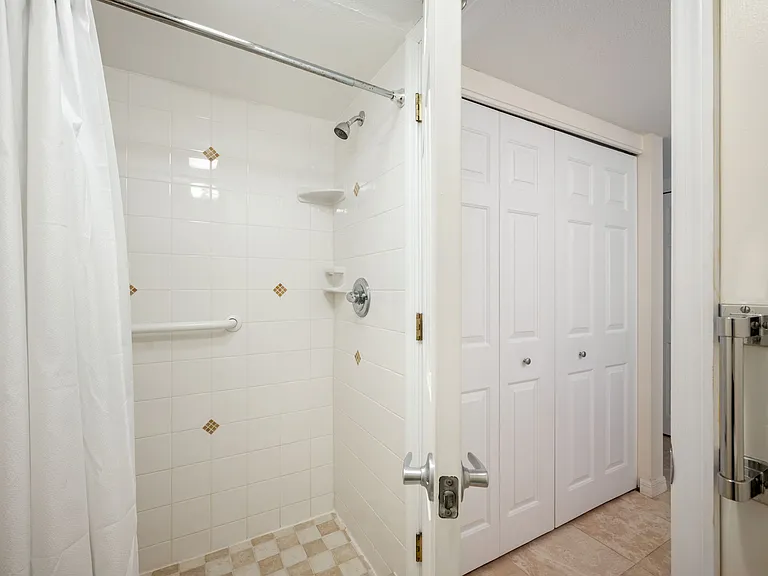 1480 Ocean Dr #4E — Photo 14