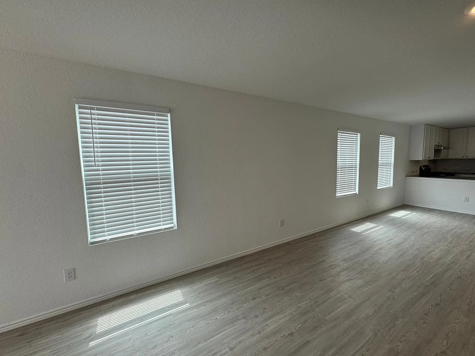 3 bed, 1440 sqft, $1,700 — Photo 2