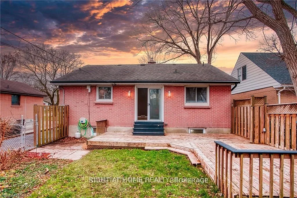 5 bed, $2,900 — Photo 2
