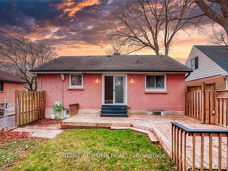 14 Graham Cres — Photo 2
