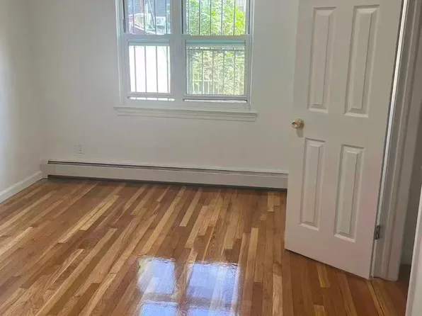(undisclosed Address), Woodhaven, NY 11421