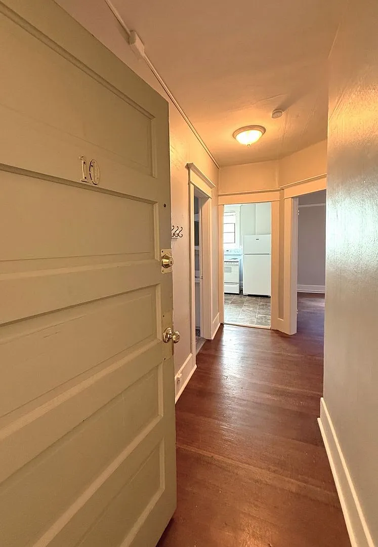 502 Minor Apartments — Photo 2
