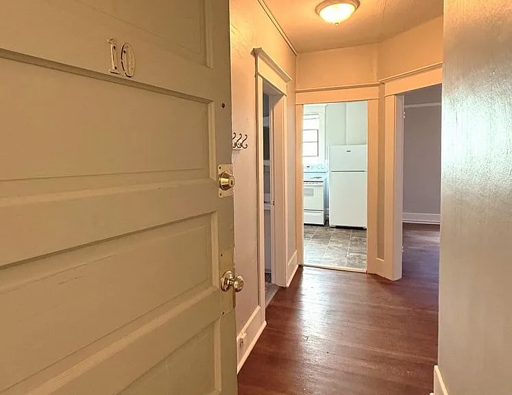 502 Minor Ave N — Photo 2