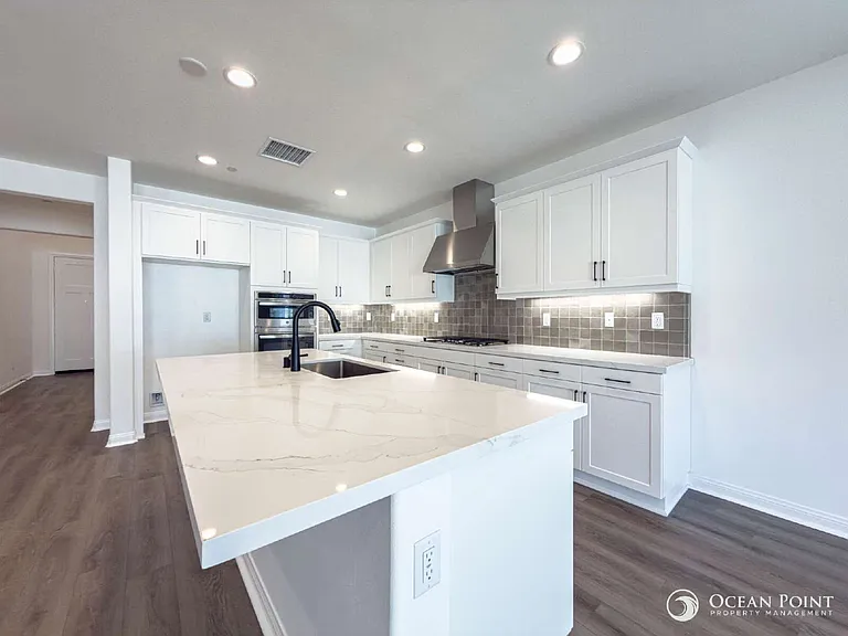405 Wisteria St — Photo 5