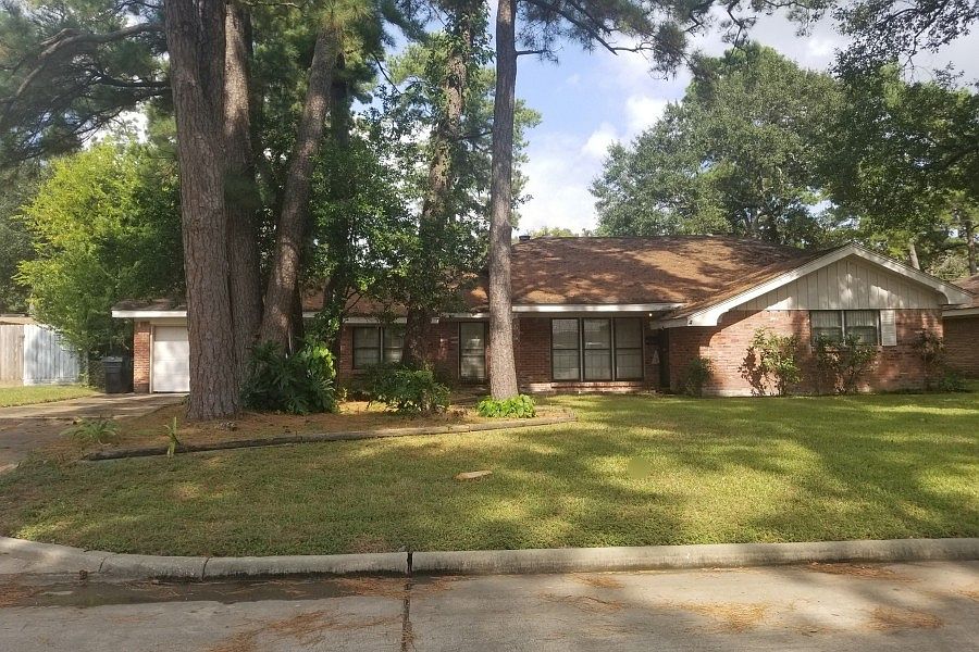 1st image of 10214 Shadow Wood Dr