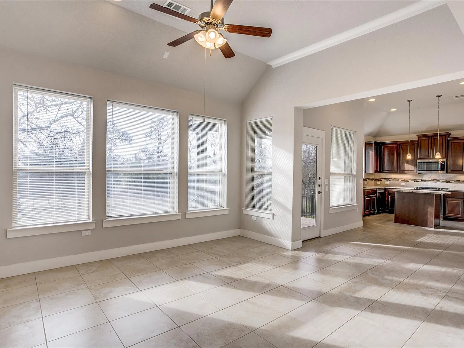 3 bed, 3.0 bath, 1767 sqft, $2,695 — Photo 3