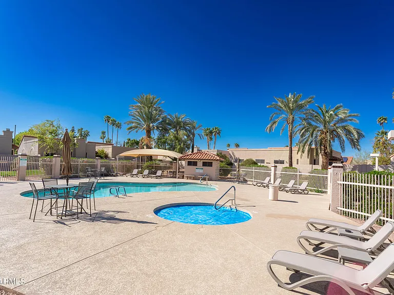 10930 E Hope Dr — Photo 34