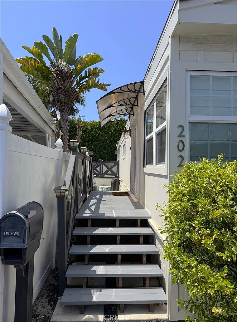 3 bed, 1200 sqft, $4,400 — Photo 3