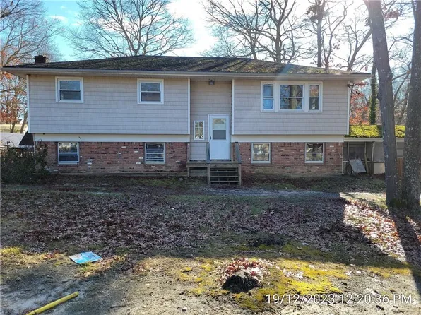 8 Beatrice Drive, Shirley, NY 11967