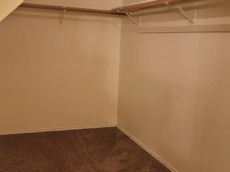 933 Medina Dr — Photo 13