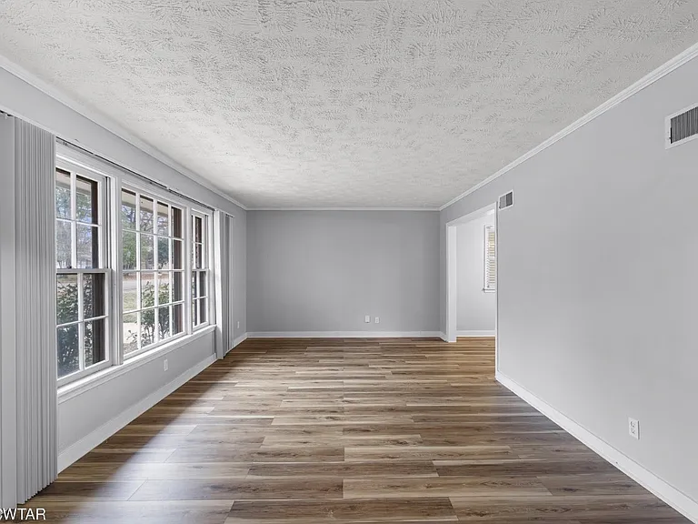 105 Montclair Dr — Photo 11
