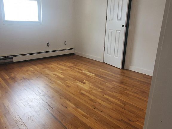 3rd image of 410 Beach 22nd St Floor 1