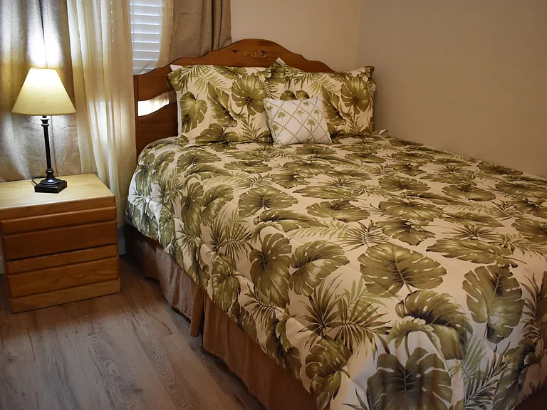 Second bedroom in hall between living room and kitchen