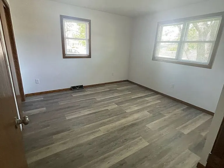 2218 W Wall St — Photo 7