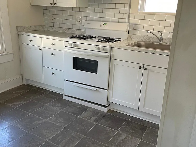 414 E 2nd St #B — Photo 6
