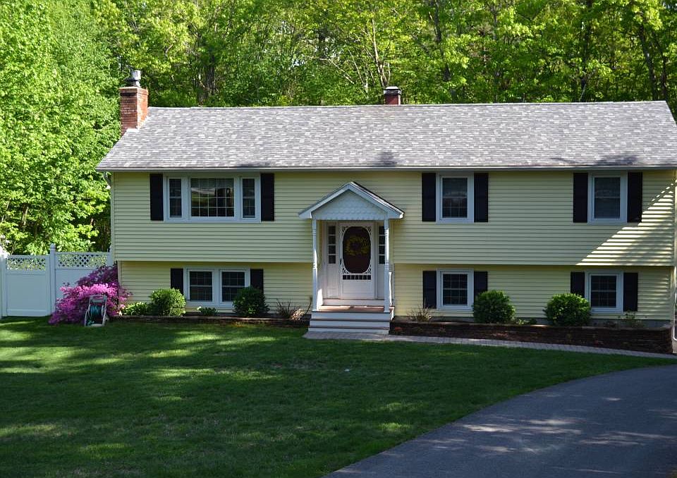 1st image of 15 Royal Ln