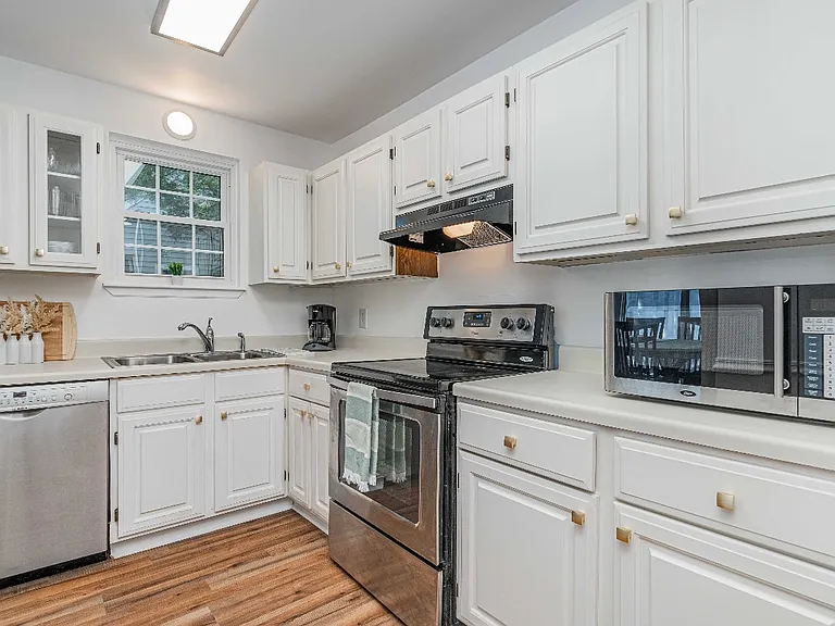 1135 Hulon Ln — Photo 6