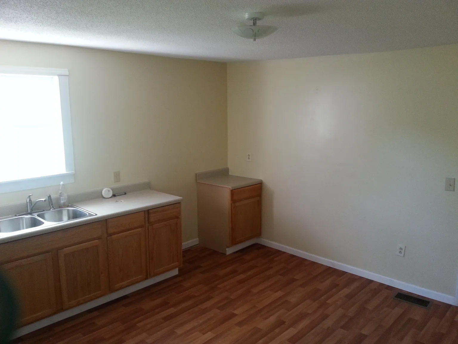 2 bed, 990 sqft, $950 — Photo 4