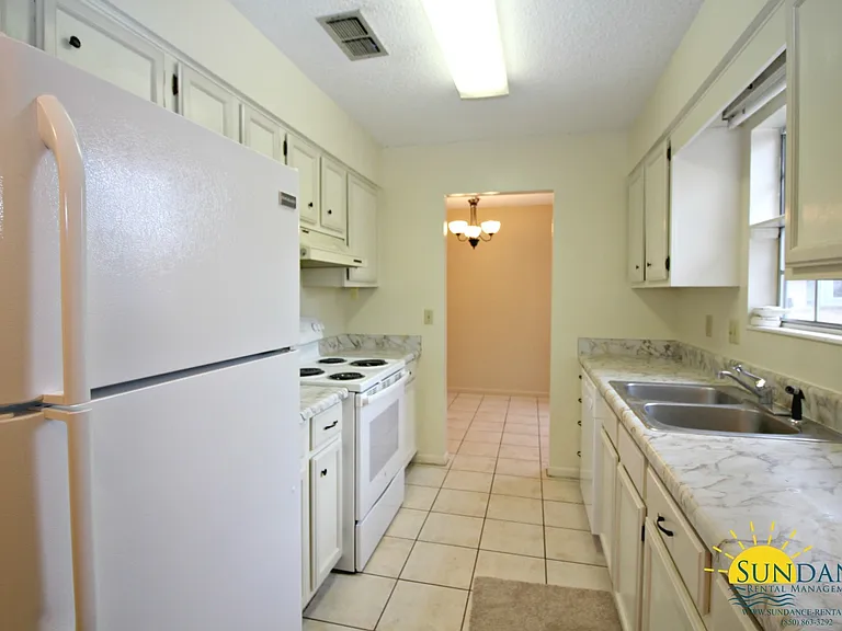 1112 Green Tree Ct — Photo 4