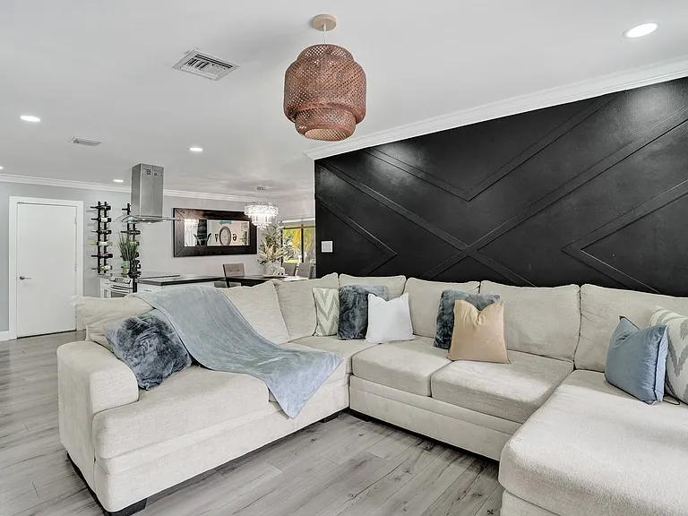 620 SW 100th Ave — Photo 27