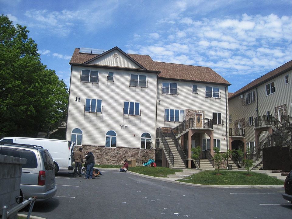 1st image of 11 Van Buren Dr