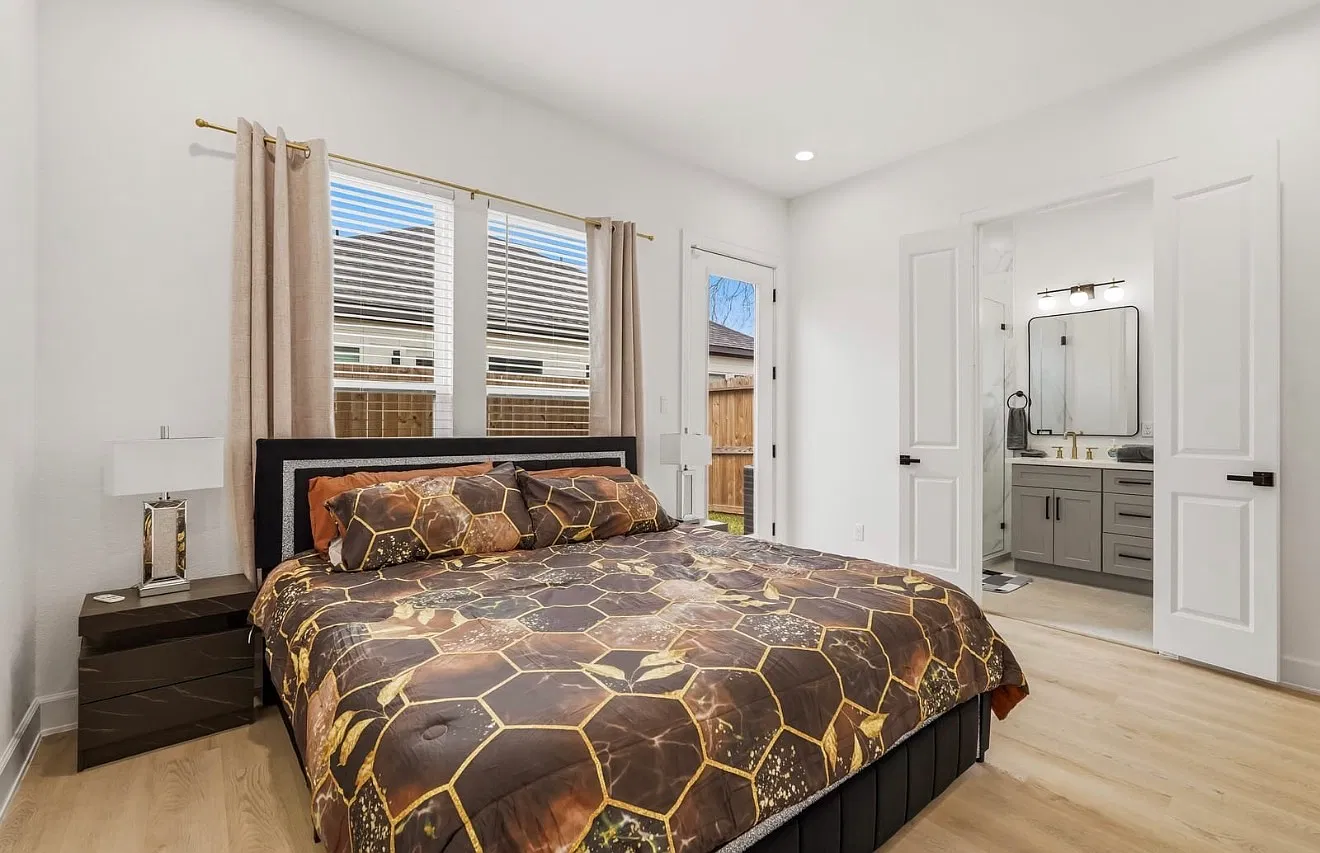 6528 Weston St — Photo 4