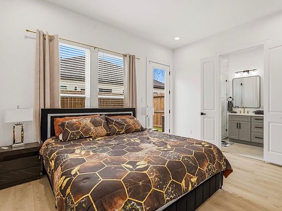 4th image of 6528 Weston St
