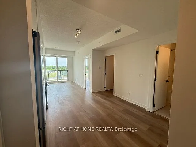 33 Erie Ave #811 — Photo 4