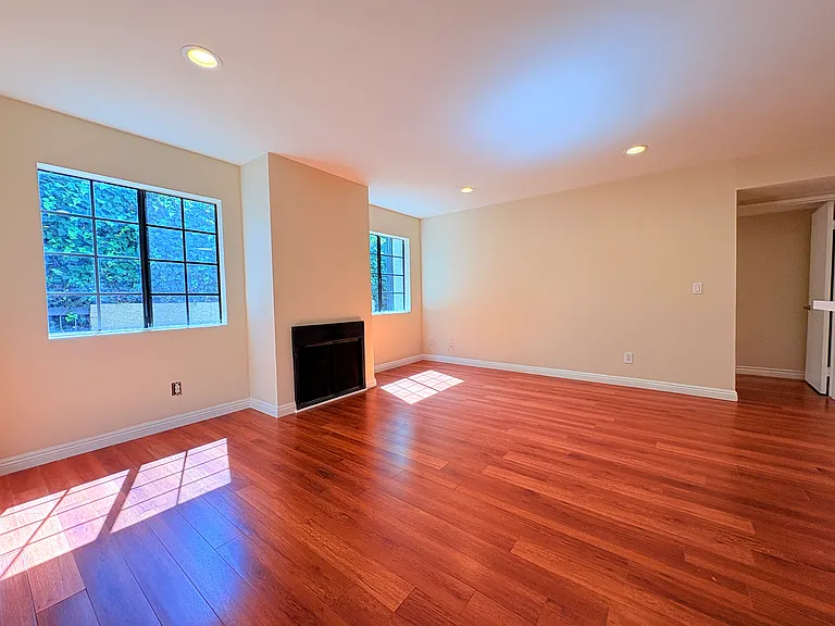 615 W Milford St — Photo 17