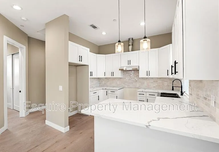 547 N Carty Dr — Photo 6