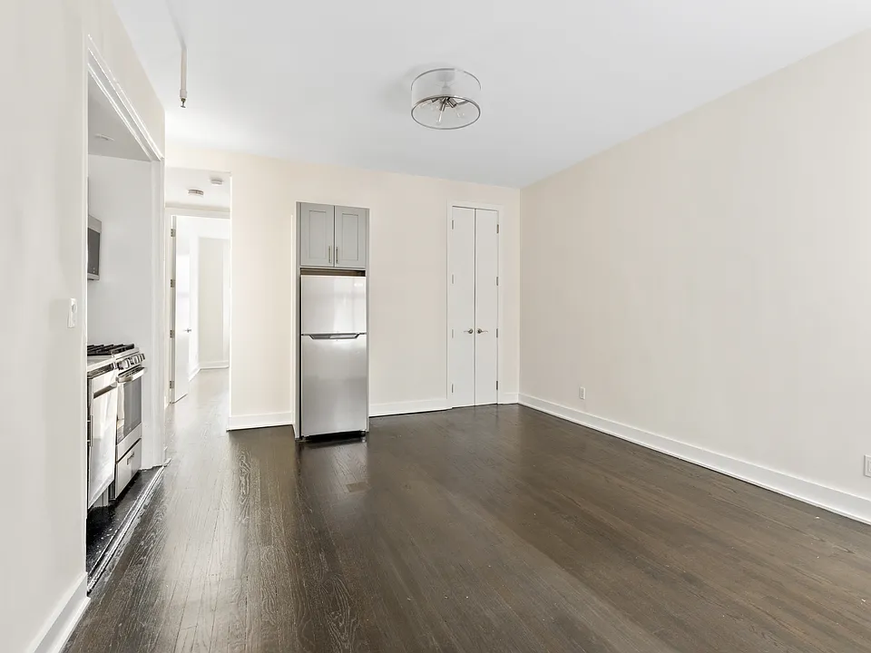 245 W 72nd St #4D