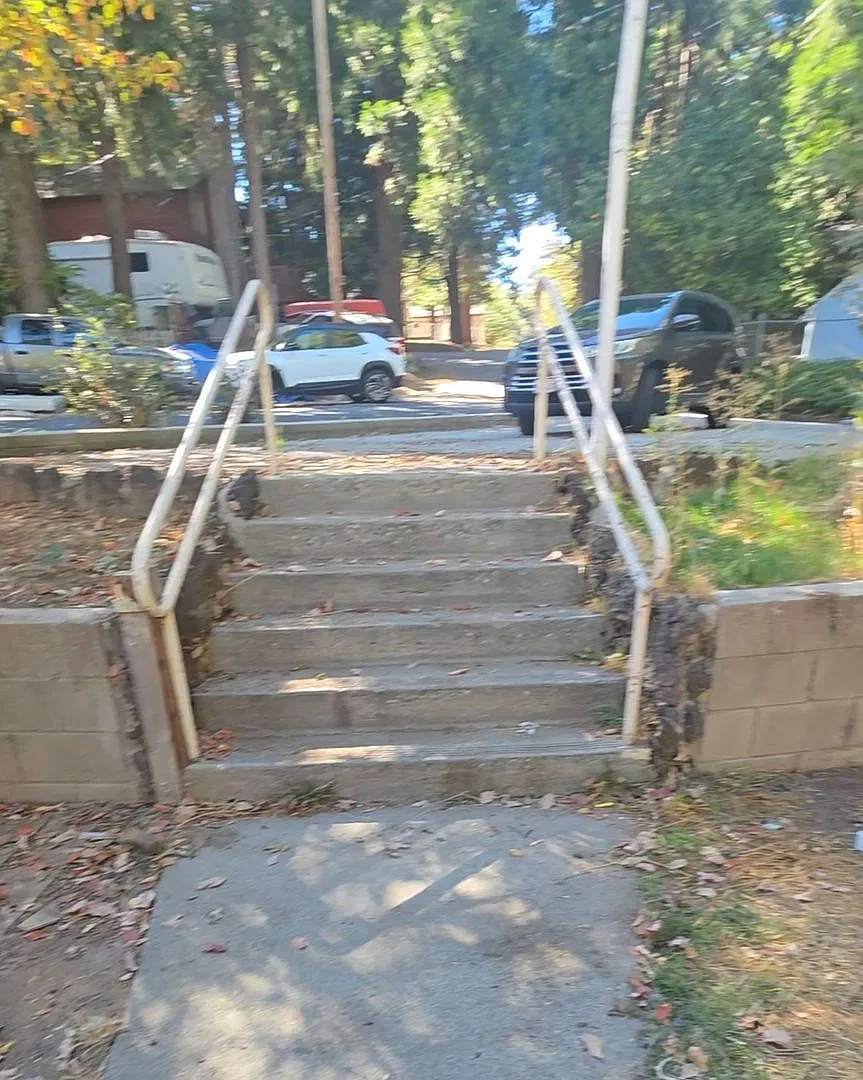 Level entry to 4 bedroom 2 bath — Photo 4