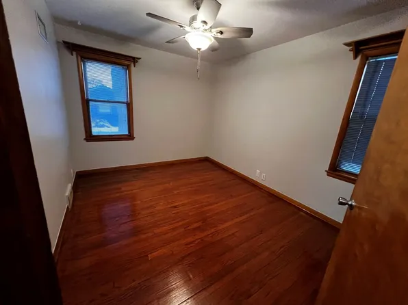909 E Howard Ave, Milwaukee, WI 53207