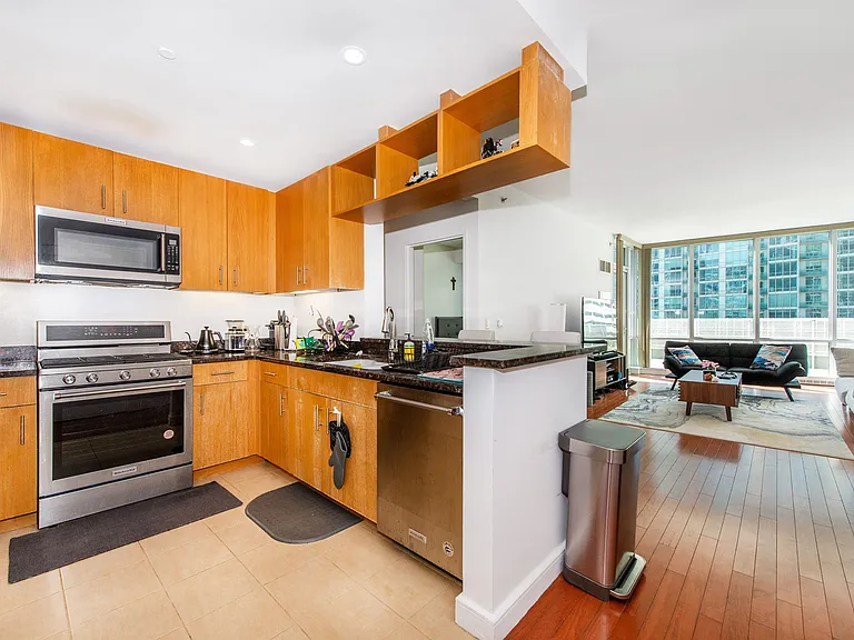 1 Shore Ln #1011R — Photo 3
