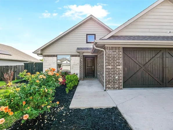 401 N Montague St, Pilot Point, TX 76258