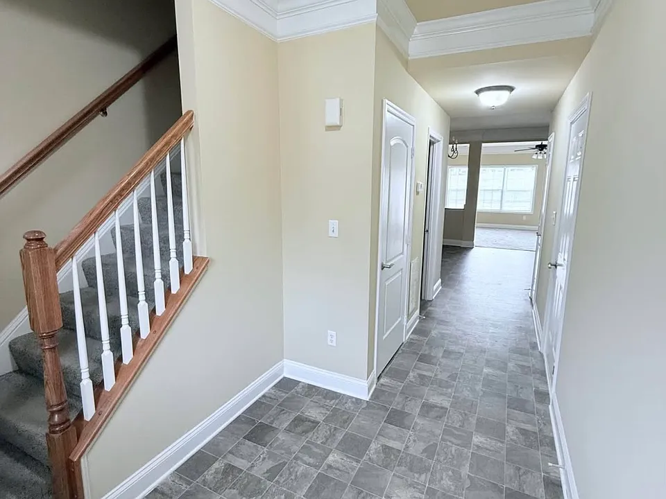 Channing 2-Level Entry/Hallway