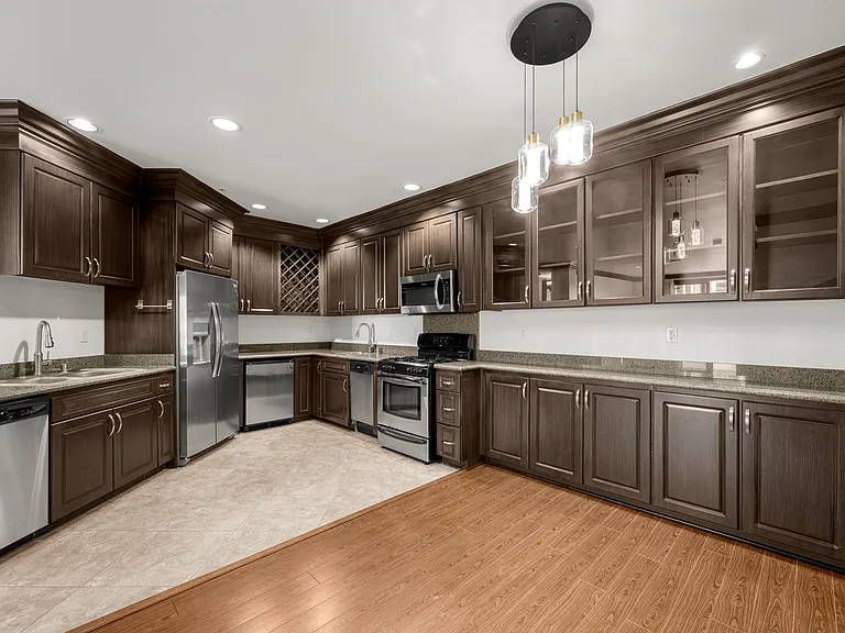 1138 Glenville Dr — Photo 7