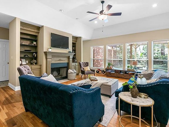 4th image of 7131 Creekwood Dr