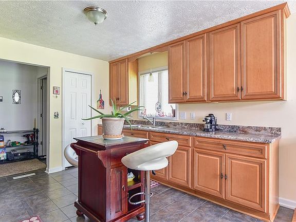 4th image of 3846 Dunbar St