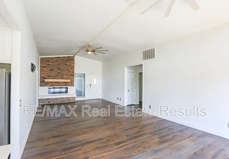 42 Hope Dr — Photo 8
