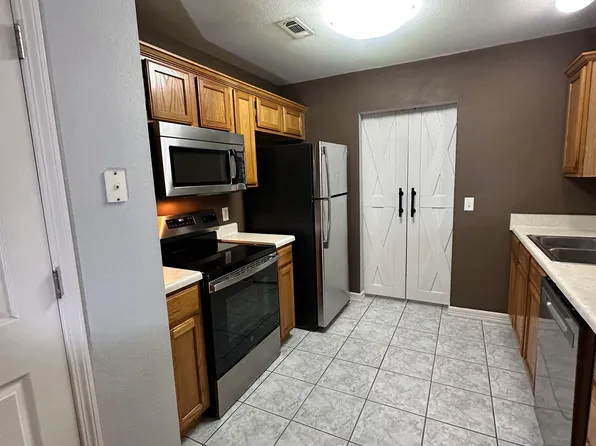 2600 17th St #1, Bentonville, AR 72713