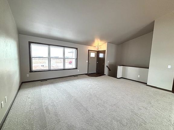 5th image of 655 Reed St