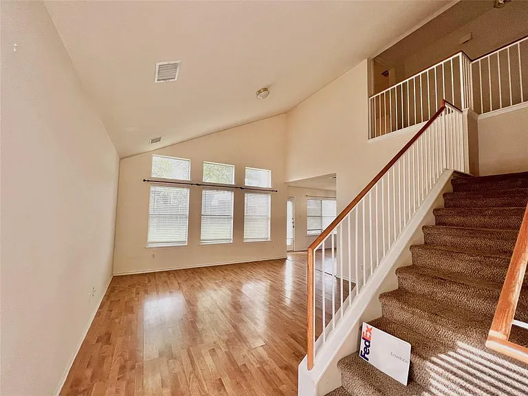 1157 Kentra Dr — Photo 1