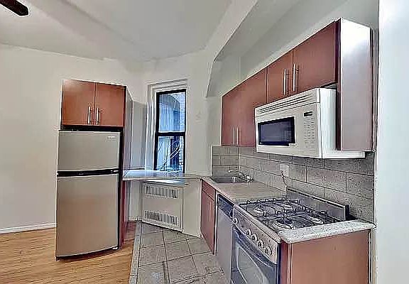 5th image of 104 Suffolk St APT 5