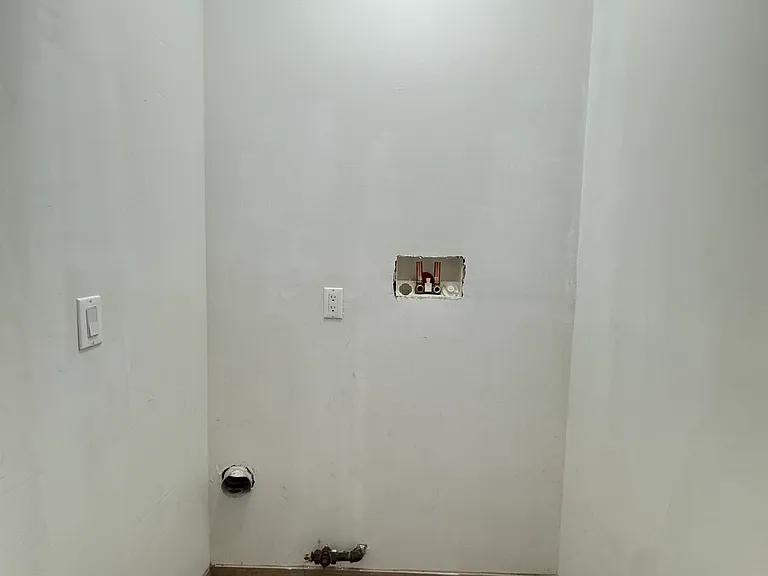 441 Deisius St #1R — Photo 13