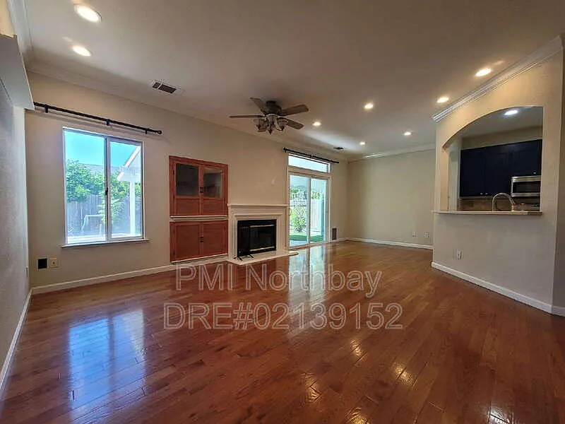 3 bed, 2.0 bath, 1264 sqft, $2,900 — Photo 4